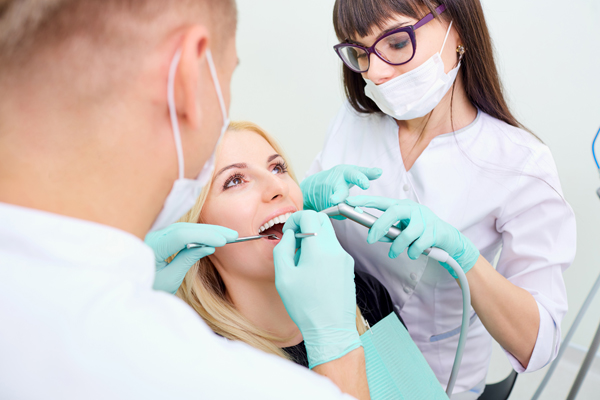 Ways A Cosmetic Dentist Can Instantly Improve Your Smile